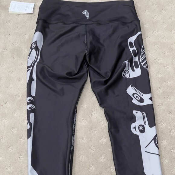 Nominou cropped leggings NWT (indigenous design) - Picture 2 of 6